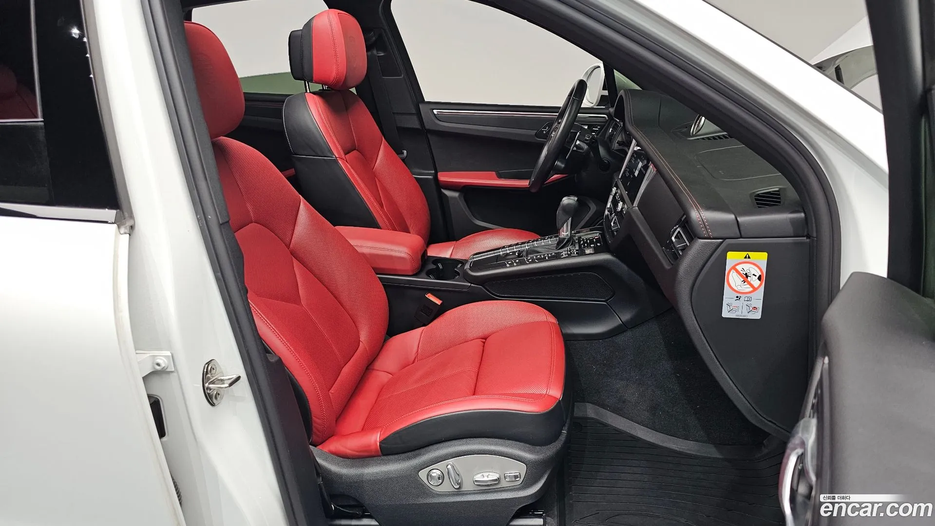 Porsche Macan 2021 — фото 1