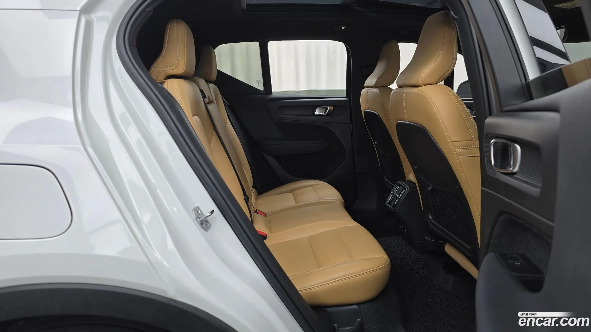 Volvo XC40 2021 — фото 2