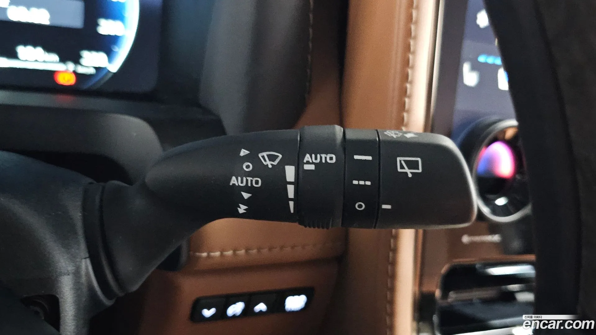 Toyota Alphard 2023 — фото 3