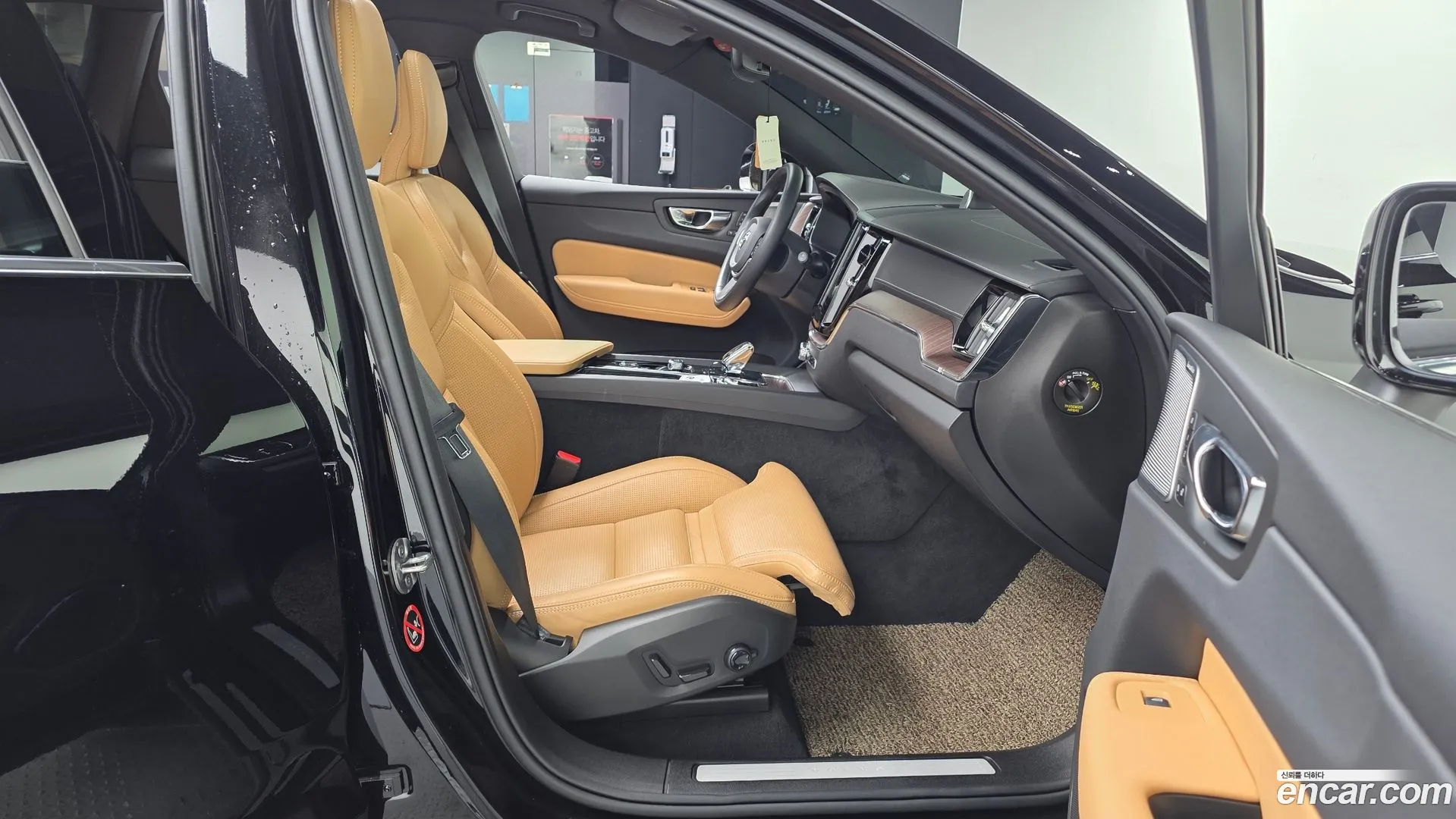 Volvo XC60 2022 — фото 2