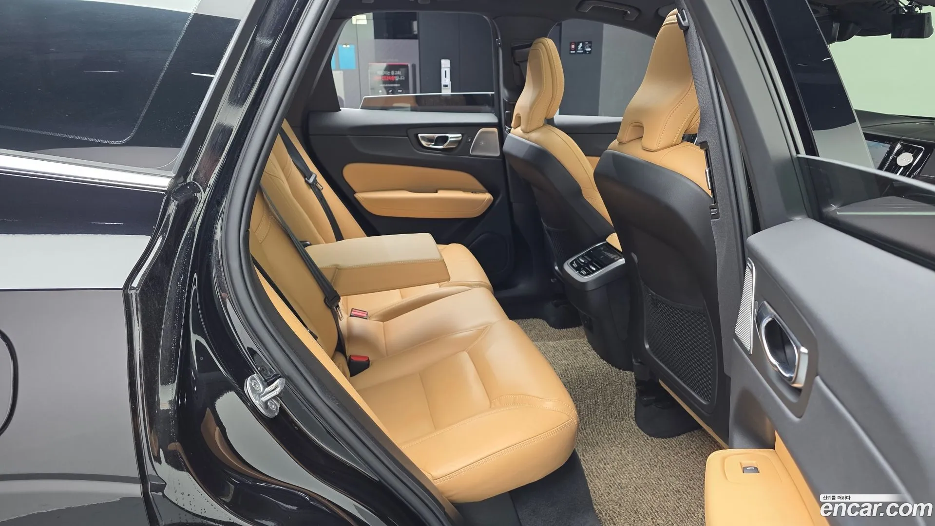 Volvo XC60 2022 — фото 3