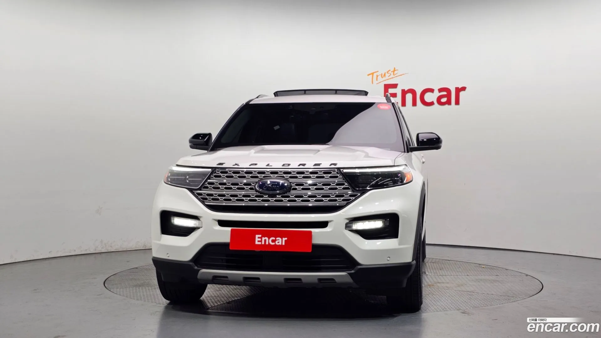 Ford Explorer 2023 — фото 1