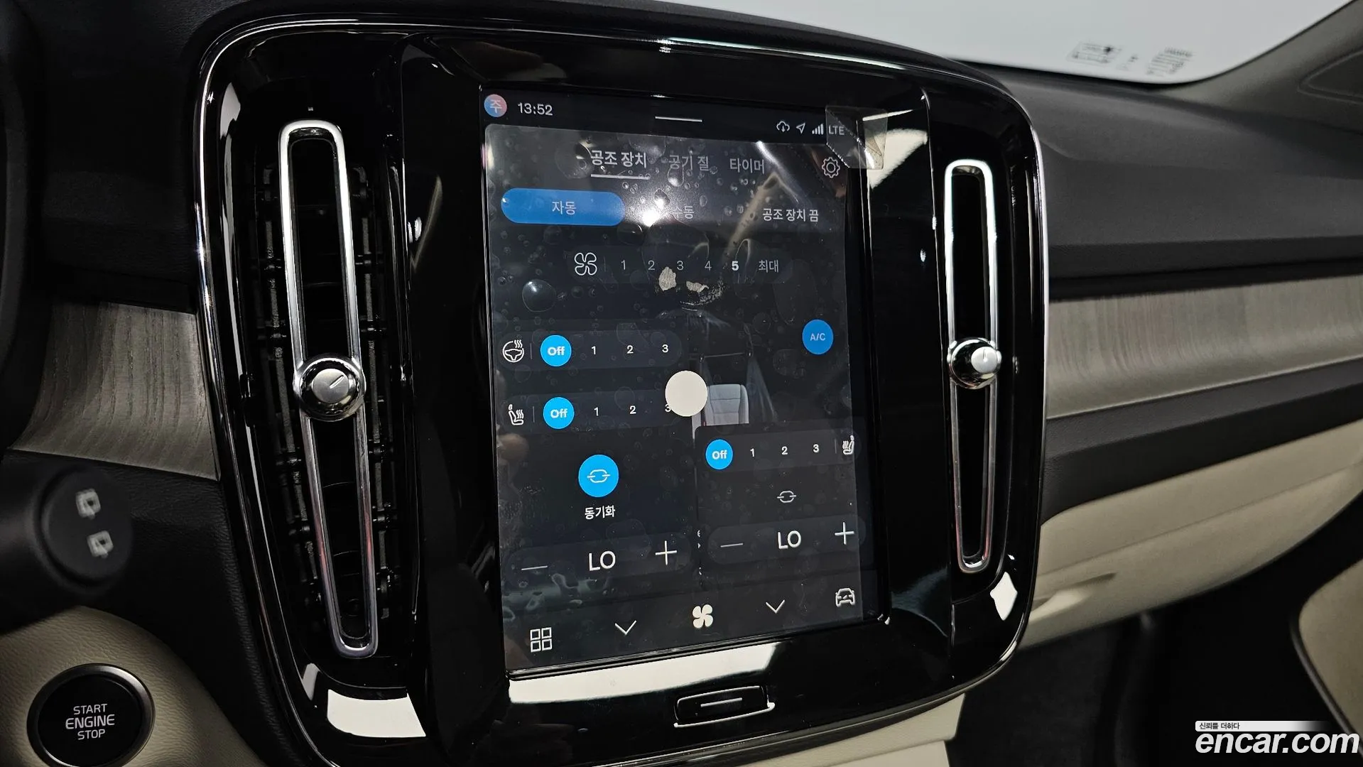 Volvo XC40 2025 — фото 1