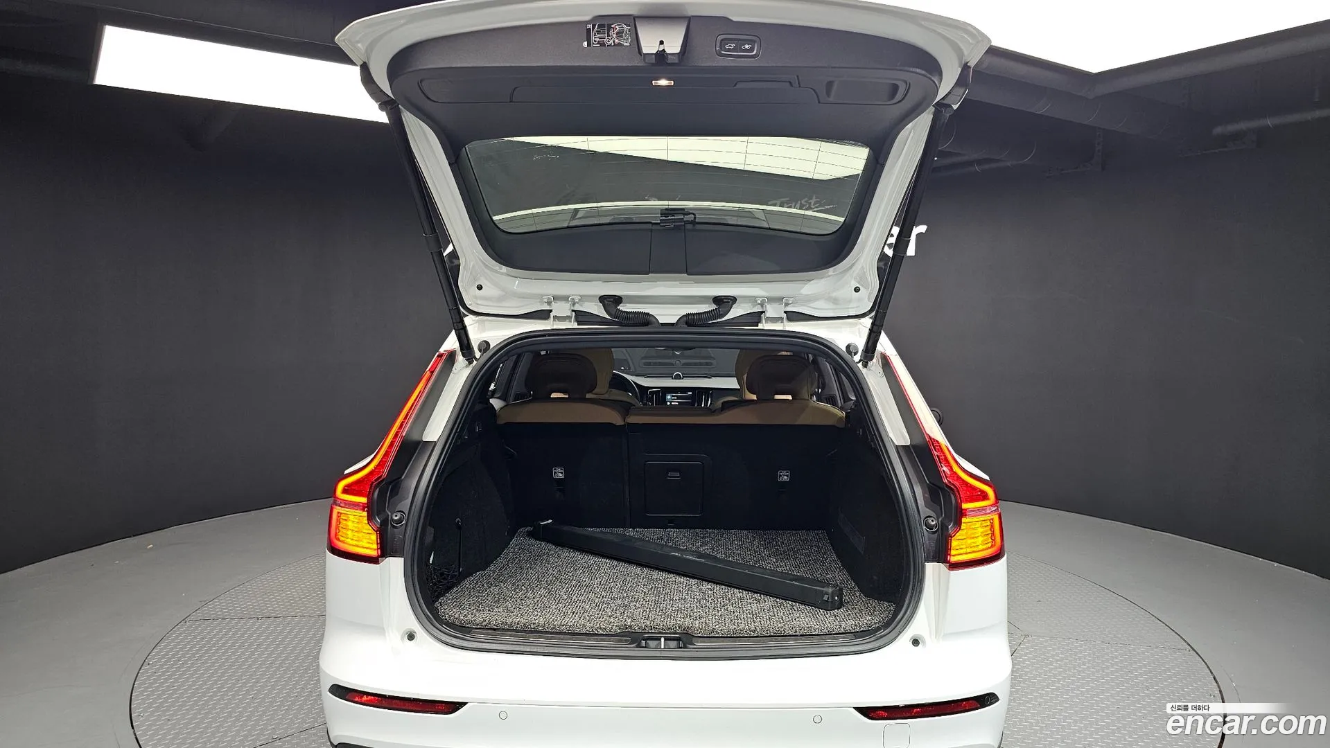 Volvo V60 Cross Country 2020 — фото 1