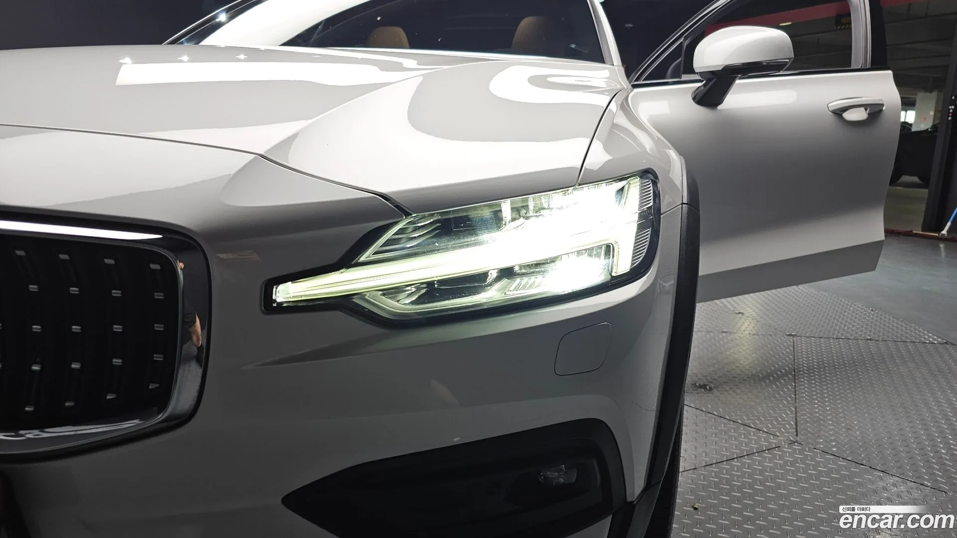 Volvo V60 Cross Country 2020 — фото 4