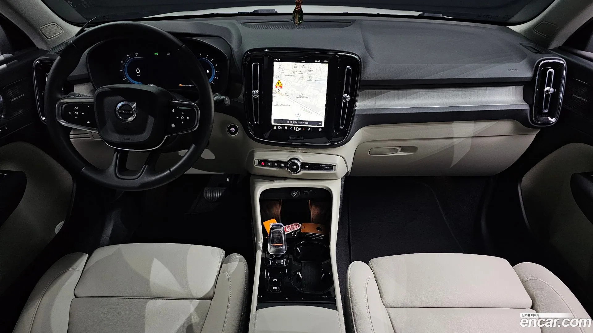 Volvo XC40 2025 — фото 1