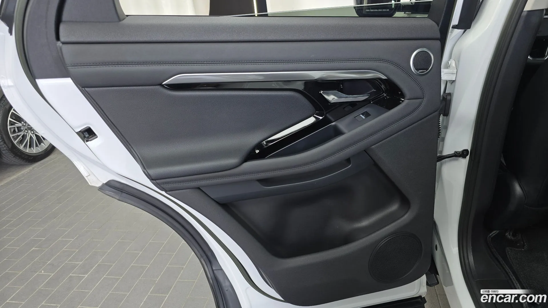 Land Rover Range Rover Evoque 2023 — фото 4