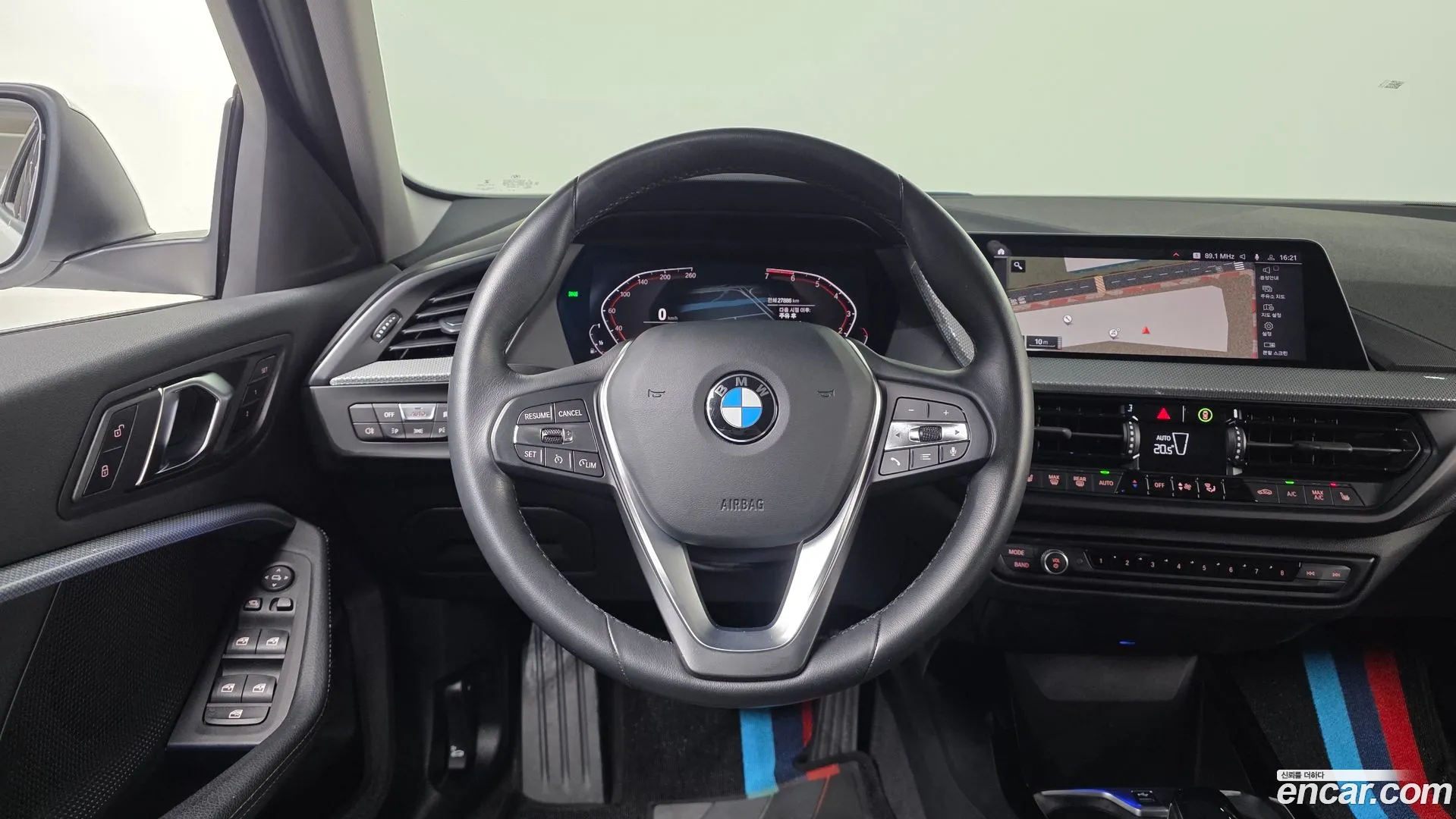 BMW 120i 2022 — фото 4