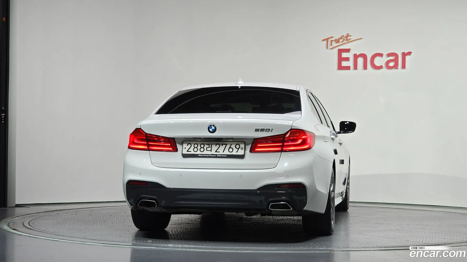 BMW 520i 2020 — фото 1