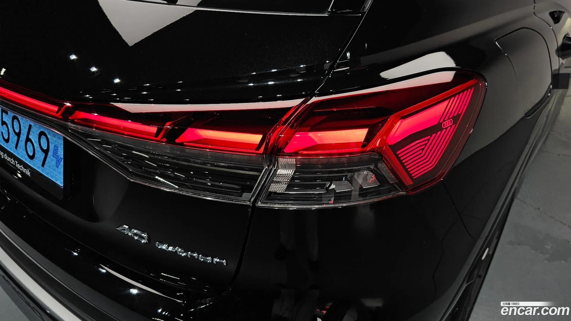 Audi Q4 e-tron 2023 — фото 2