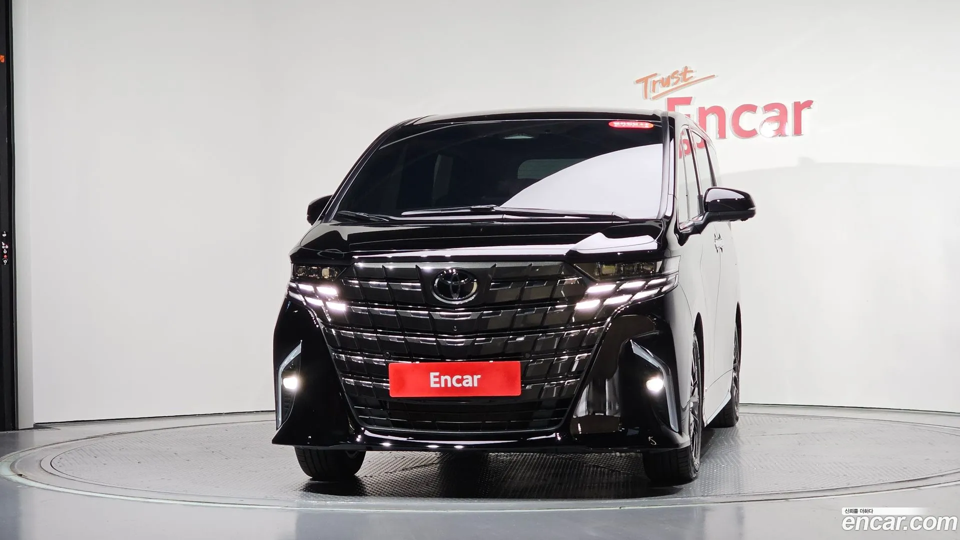 Toyota Alphard 2024 — фото 1