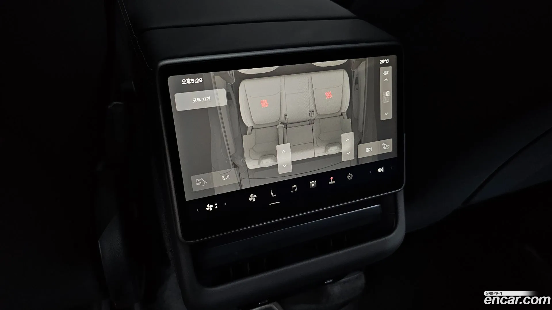 Tesla Model Y 2025 — 2