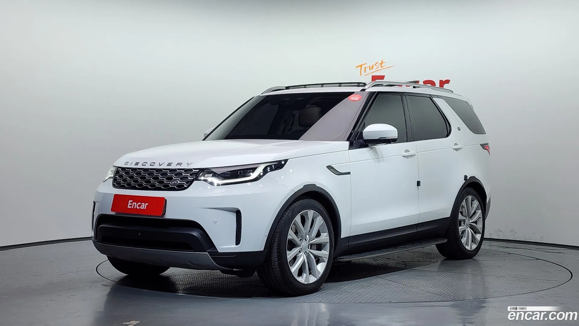 Land Rover Discovery 5 2021 — фото 1