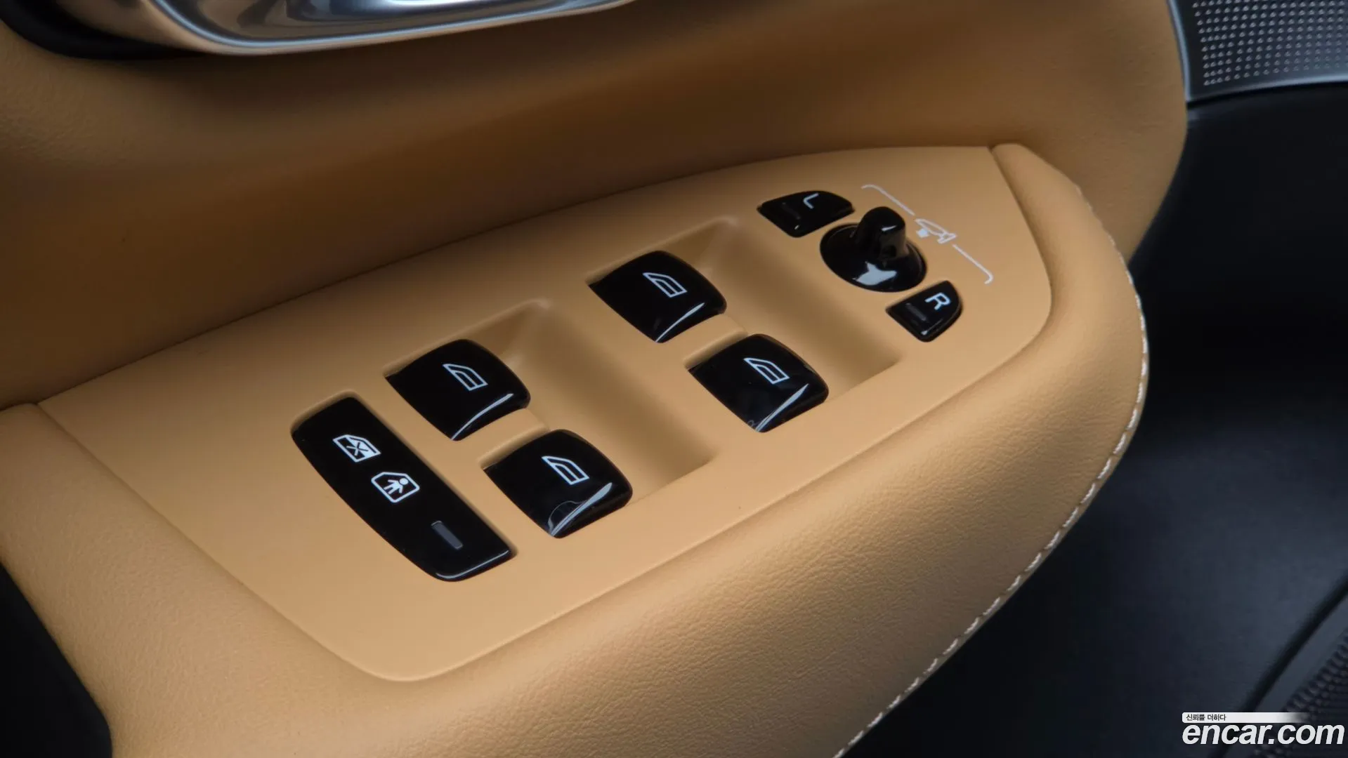 Volvo XC90 2025 — фото 1
