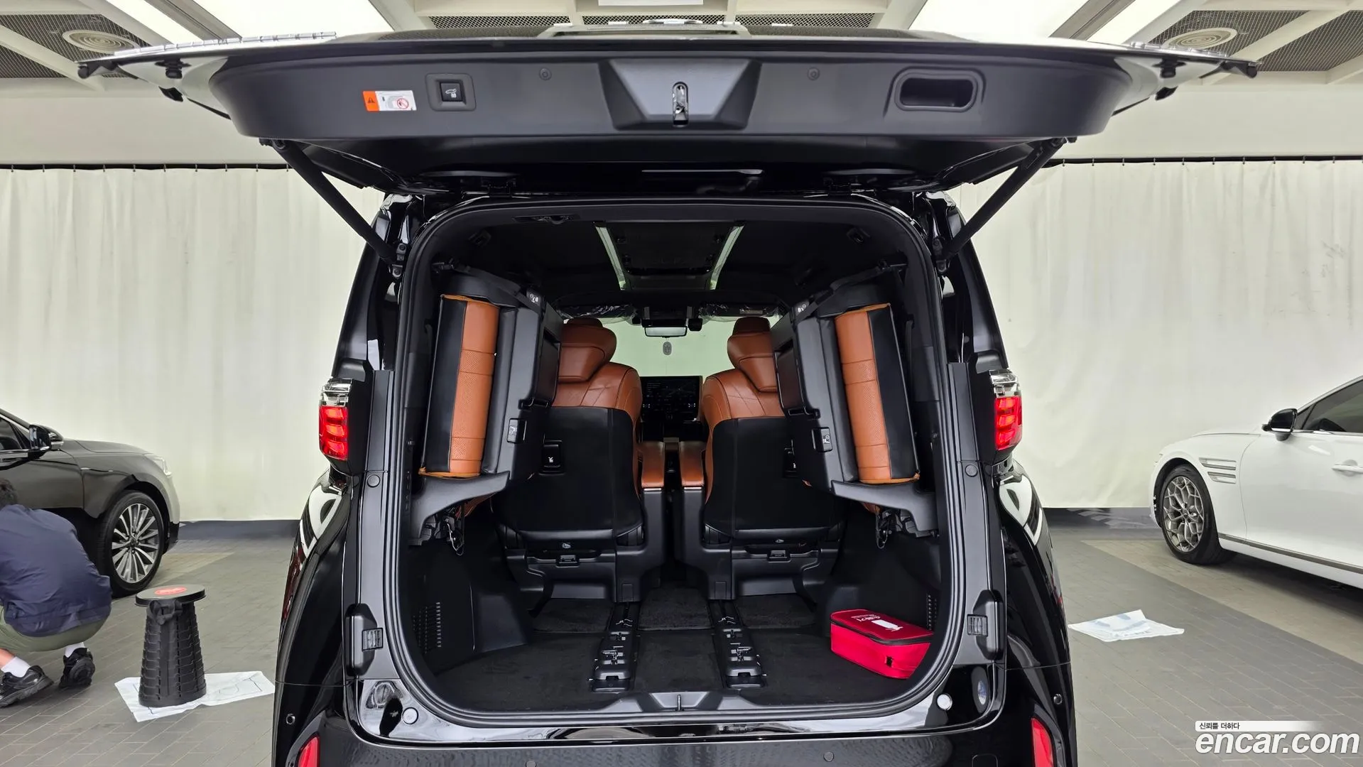Toyota Alphard 2024 — фото 4