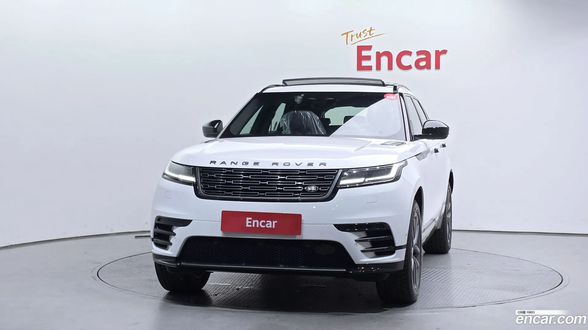 Land Rover Range Rover Velar 2026 — фото 4