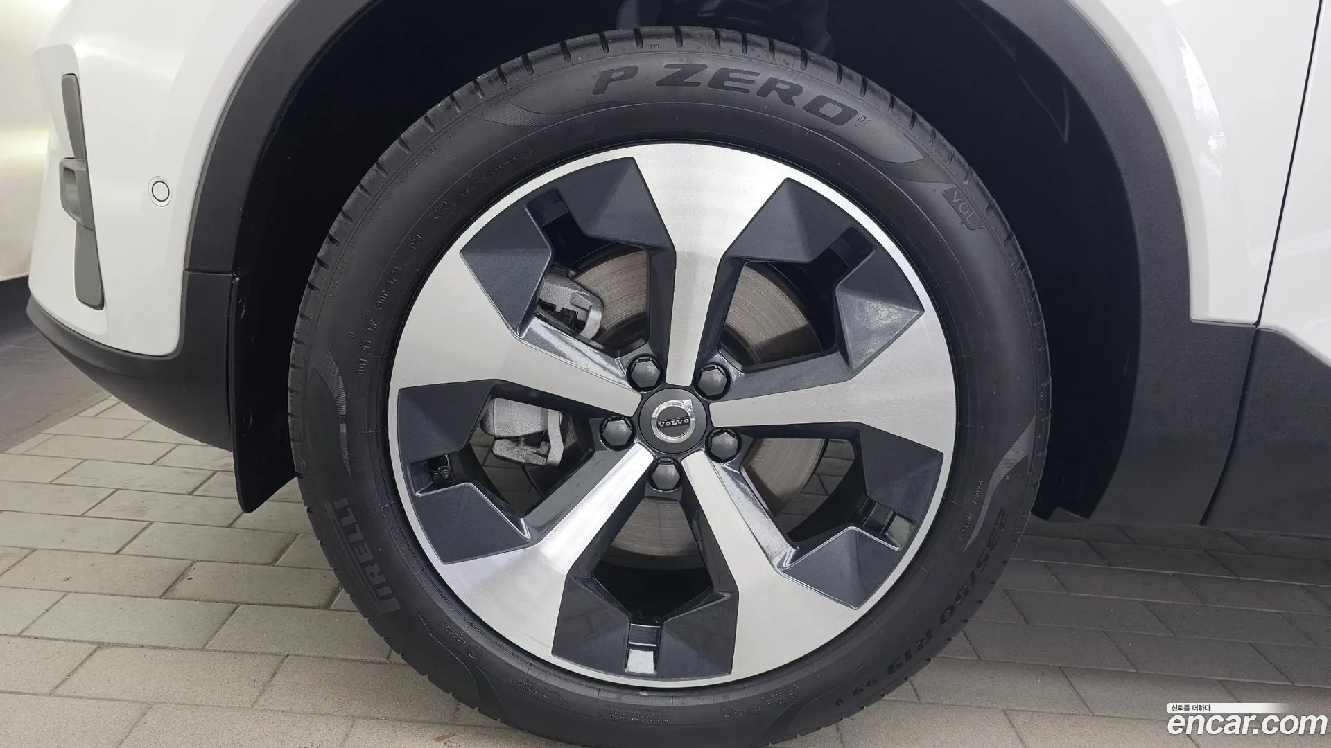 Volvo XC40 2025 — фото 1