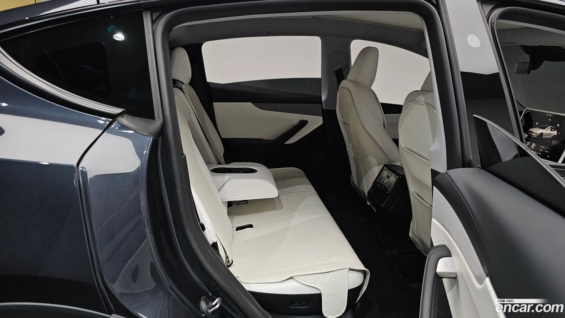 Tesla Model Y 2025 — 2