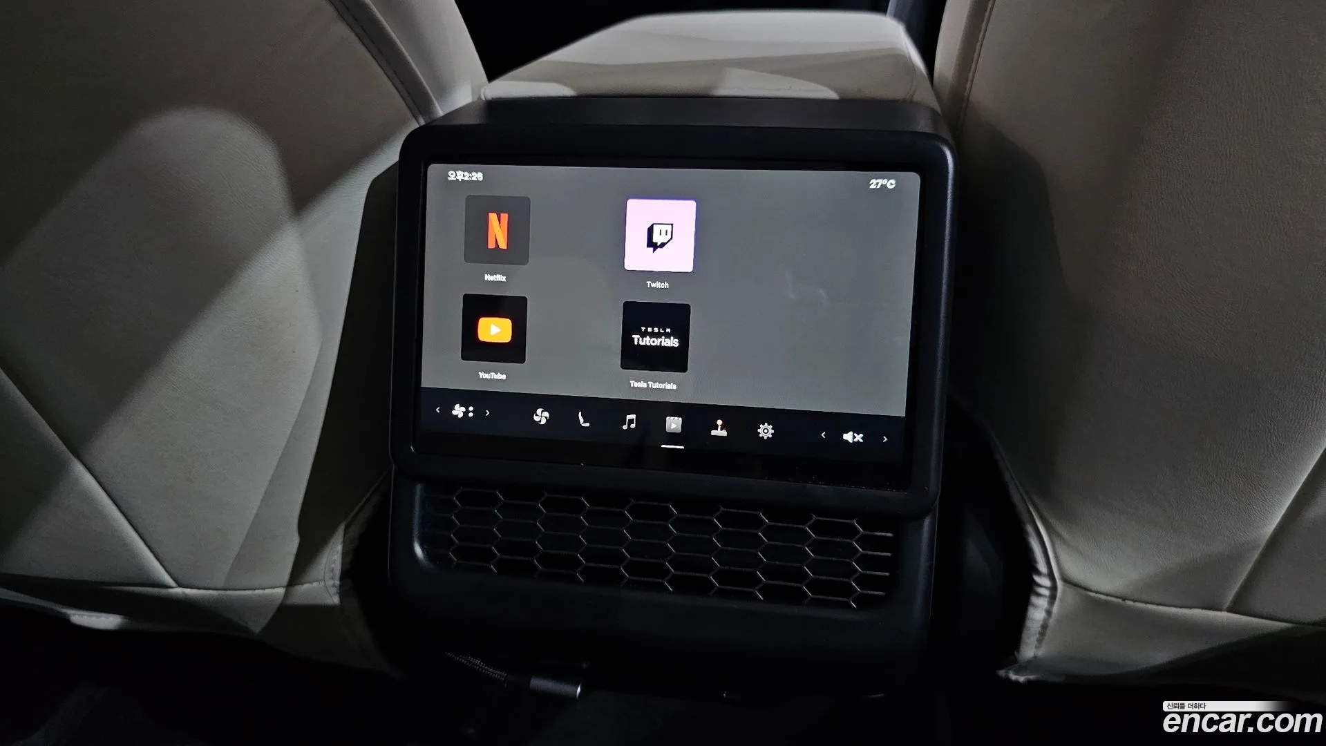 Tesla Model Y 2025 — 3