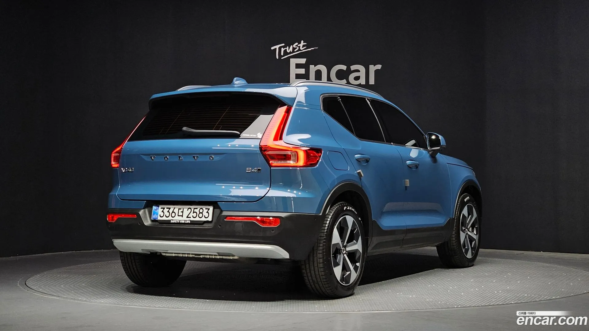 Volvo XC40 2025 — фото 2