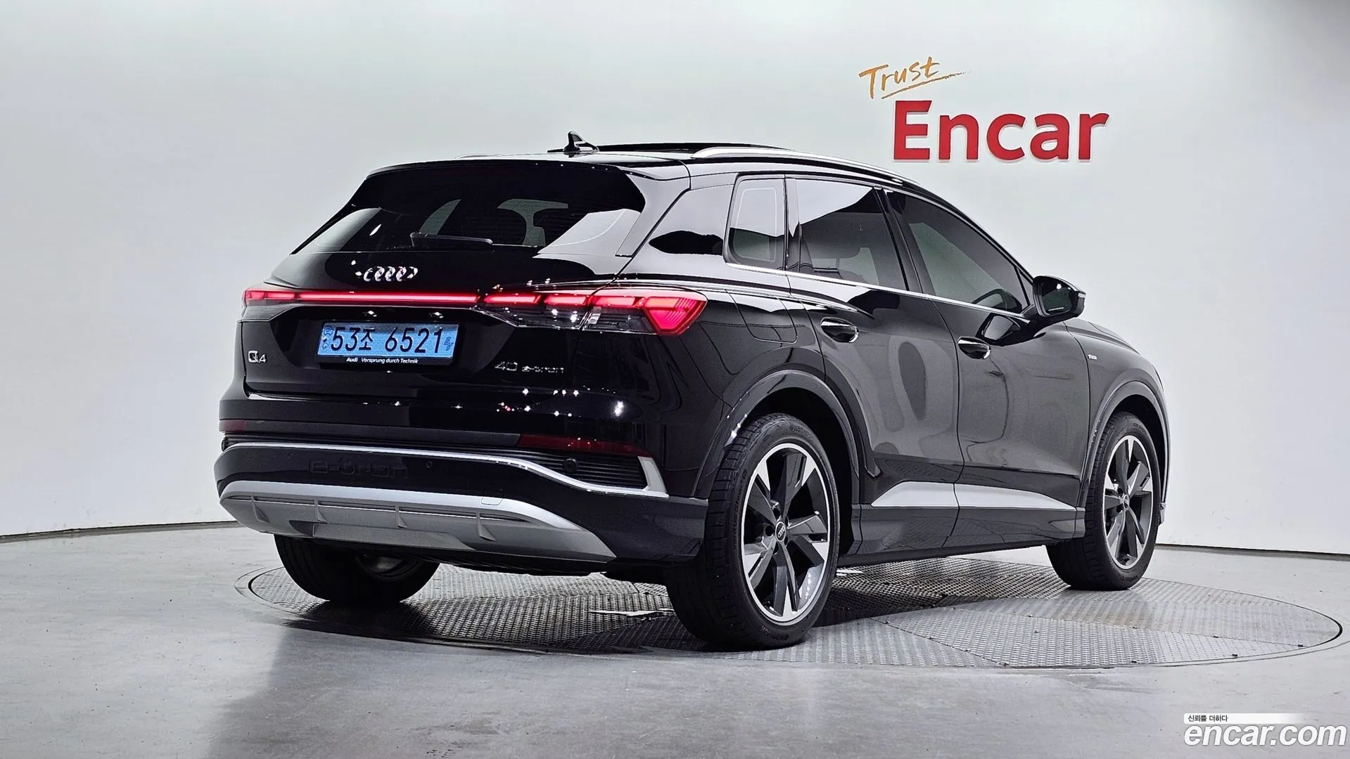 Audi Q4 e-tron 2023 — фото 5