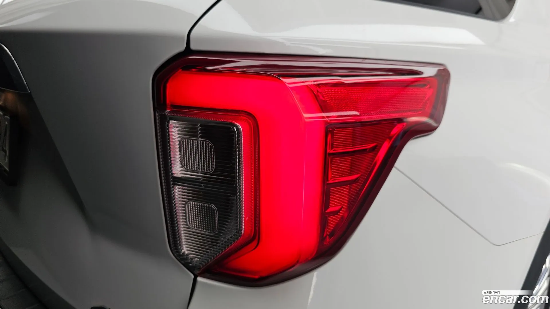 Ford Explorer 2021 — фото 3