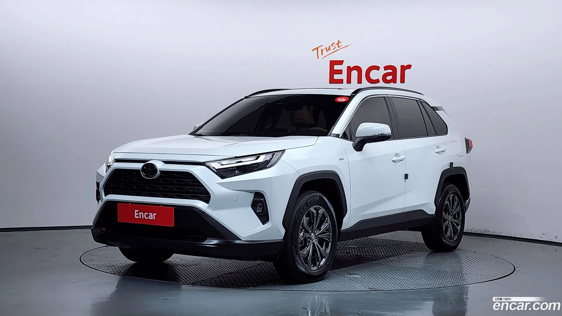 Toyota RAV4 2025 — фото 1