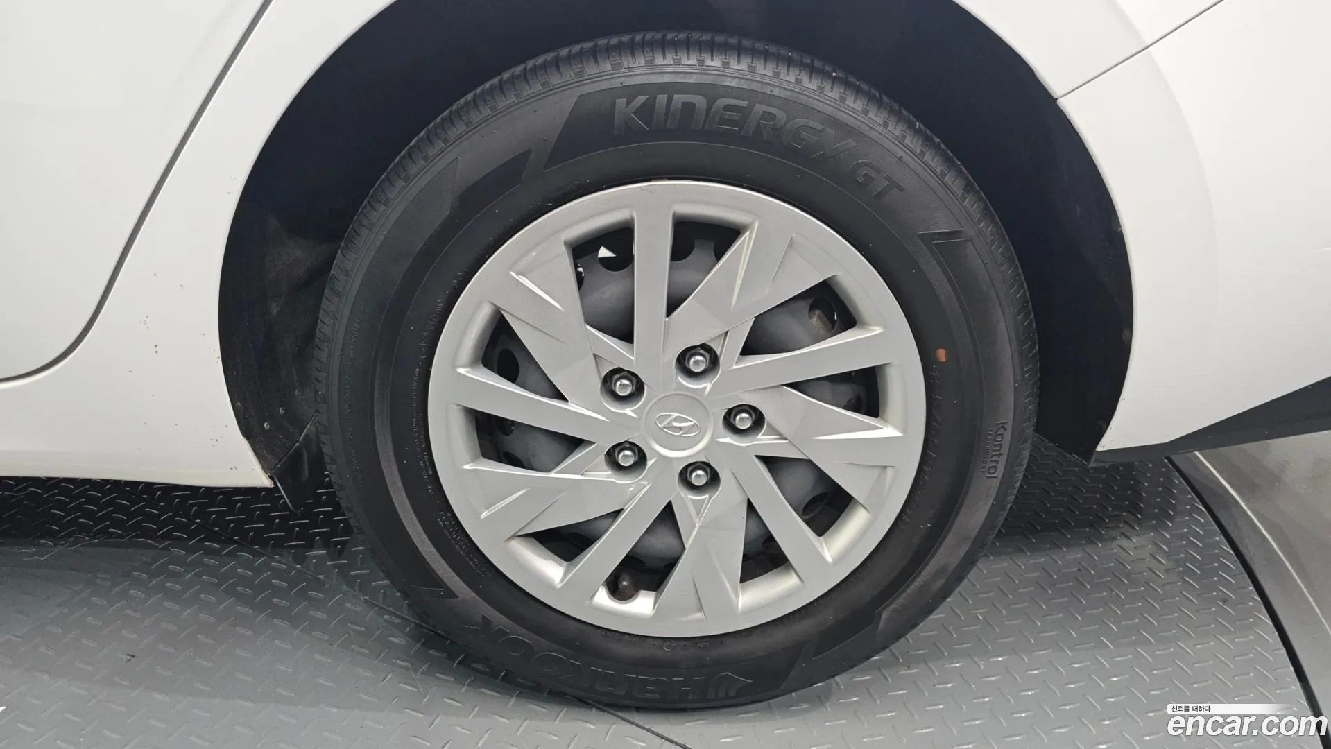 Hyundai Elantra 2022 — фото 1