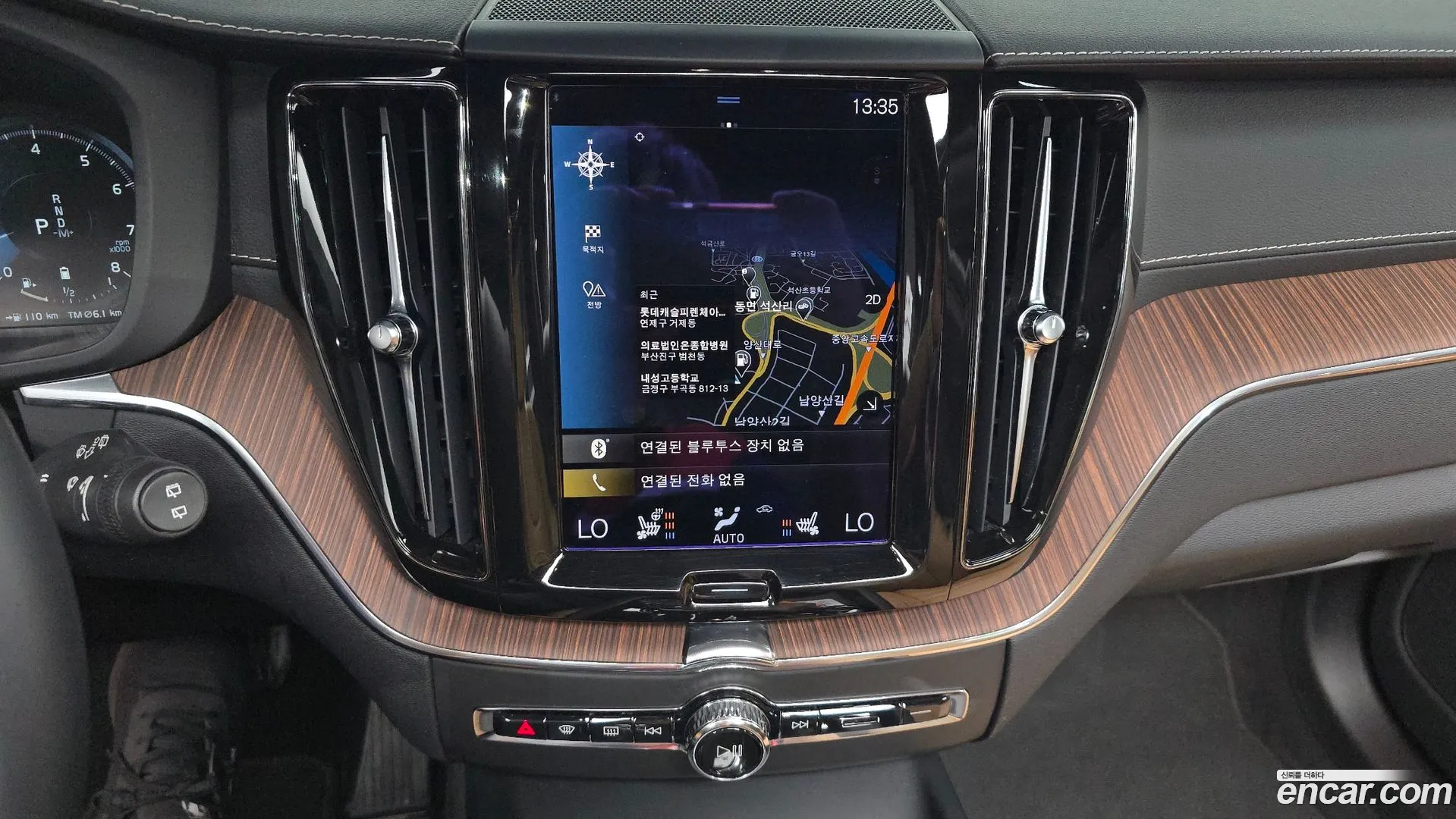 Volvo XC60 2021 — фото 1