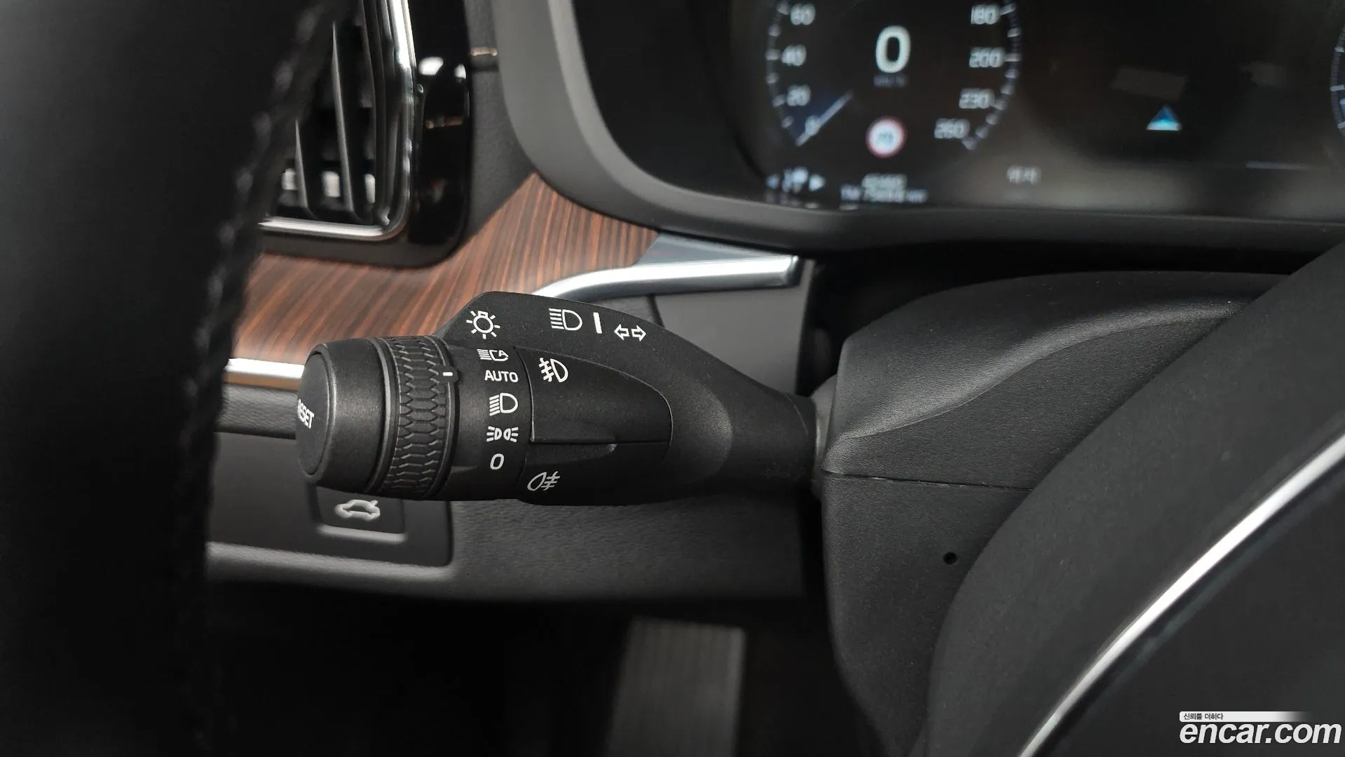 Volvo XC60 2021 — фото 2
