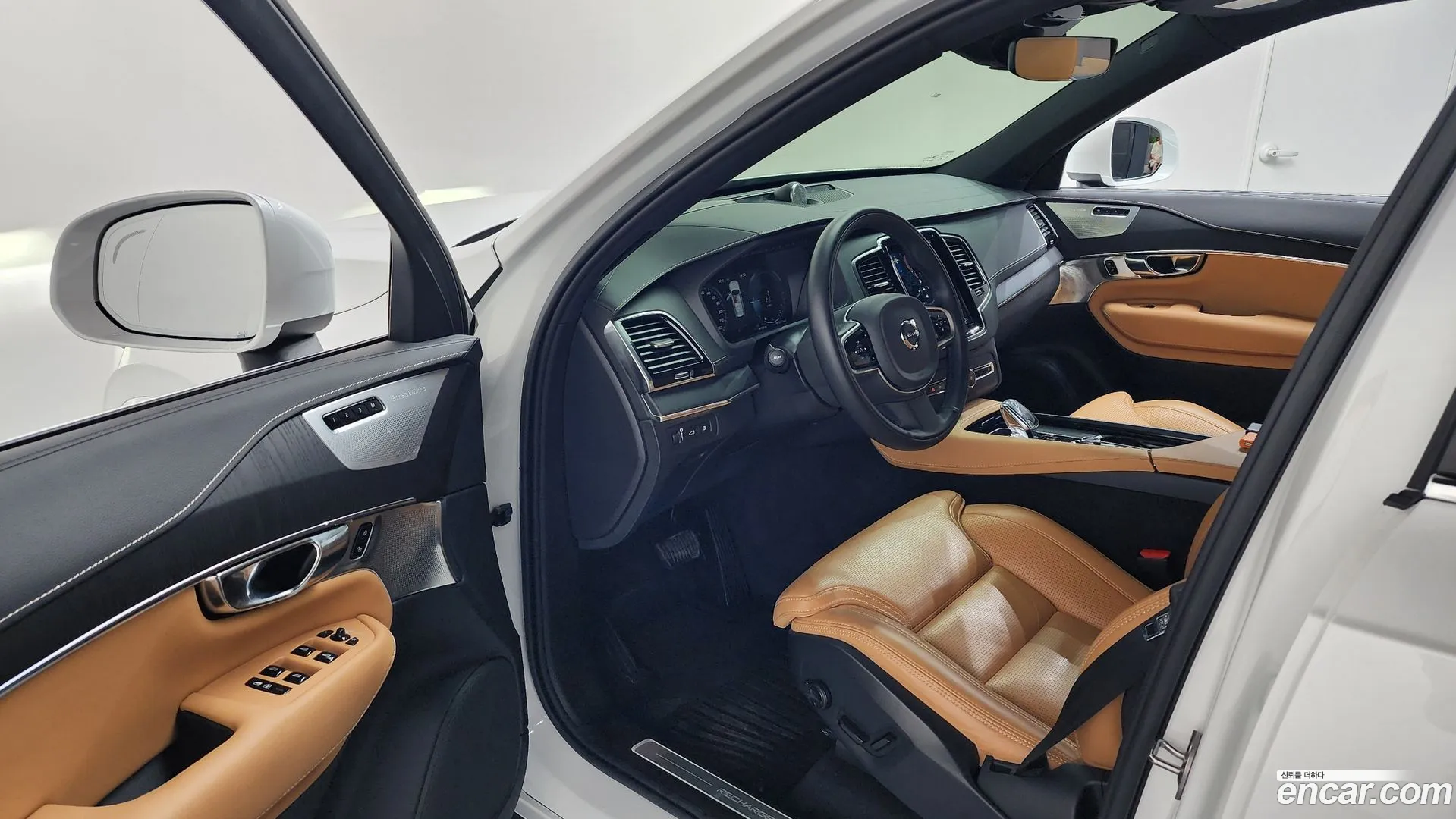 Volvo XC90 2022 — фото 1