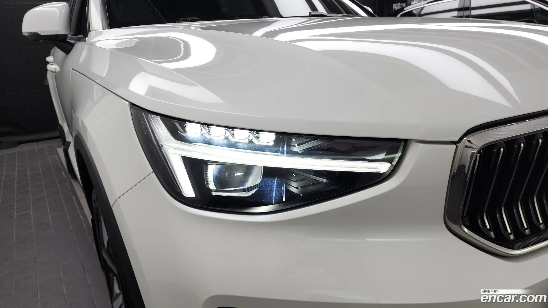 Volvo XC40 2024 — фото 1