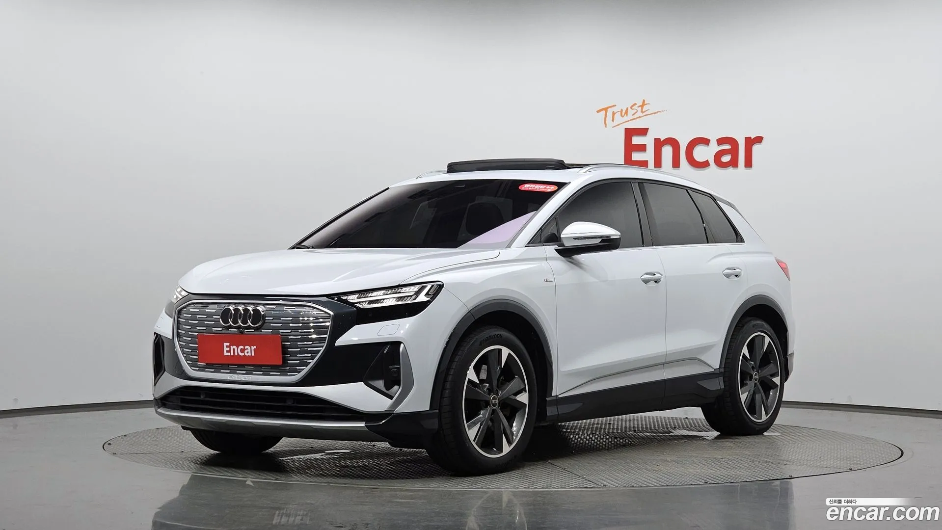 Audi Q4 e-tron 2023 — фото 5