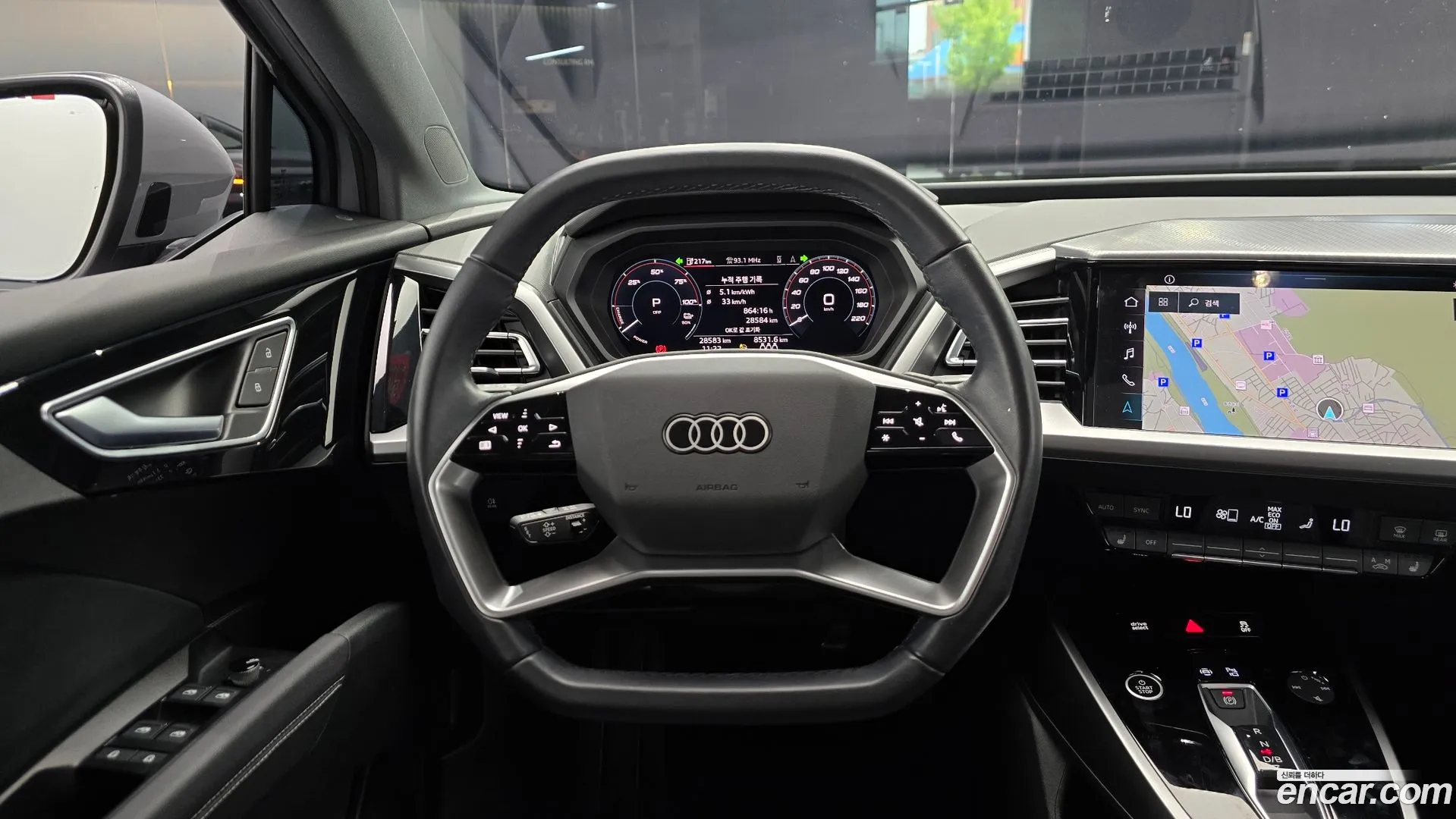 Audi Q4 e-tron 2023 — фото 1