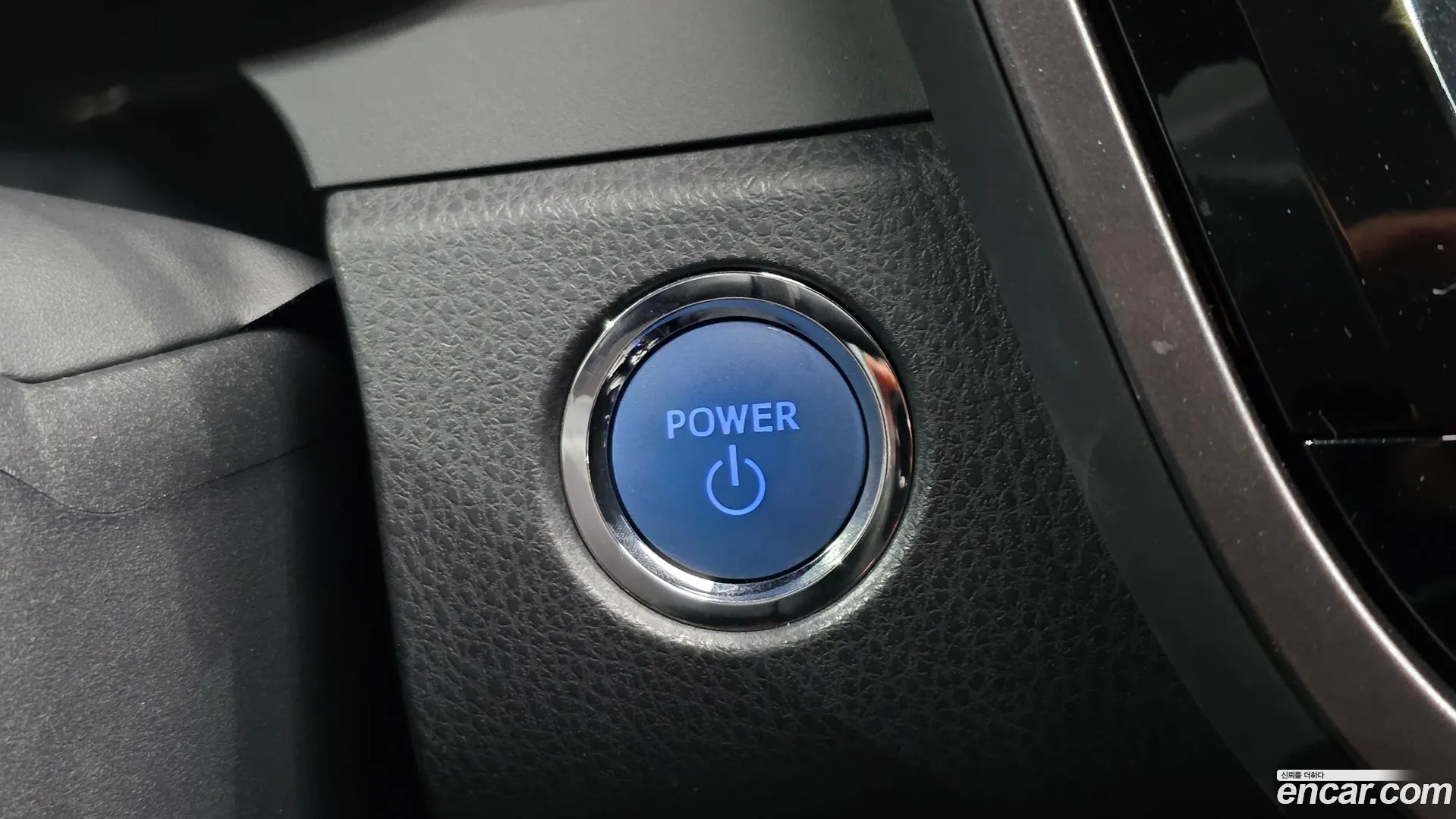 Toyota Camry 2023 — фото 1