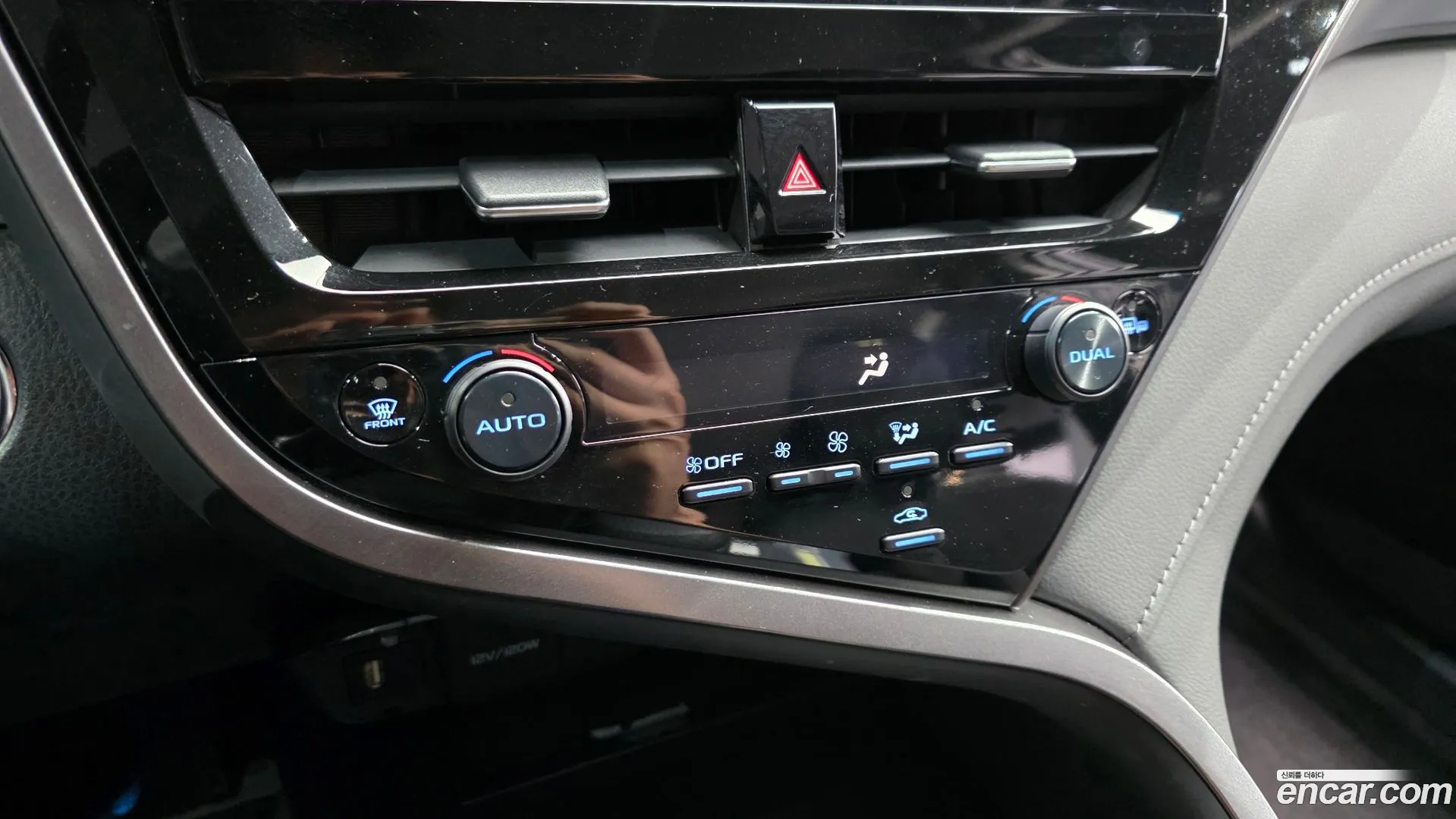 Toyota Camry 2023 — фото 2