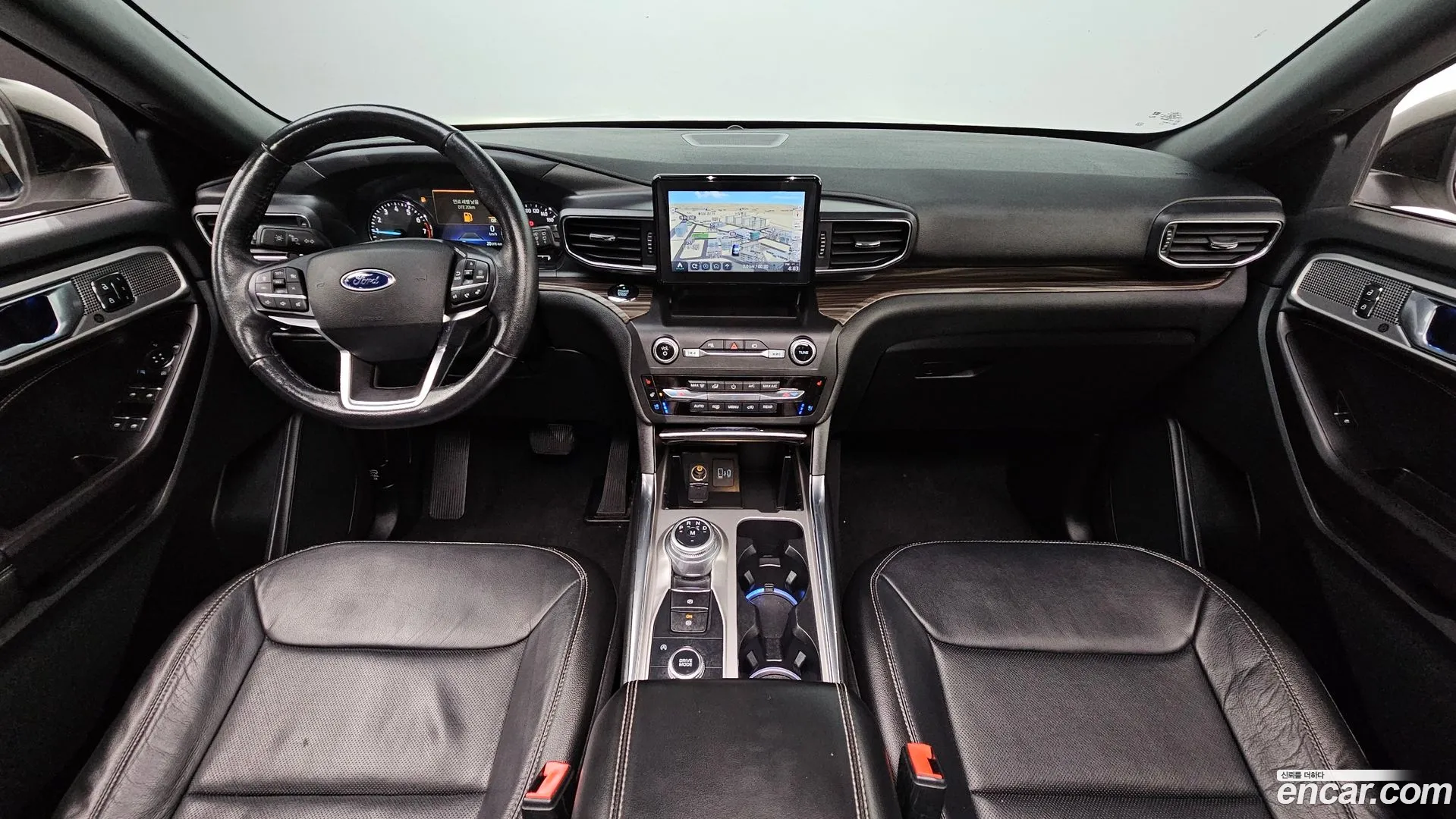 Ford Explorer 2020 — фото 1