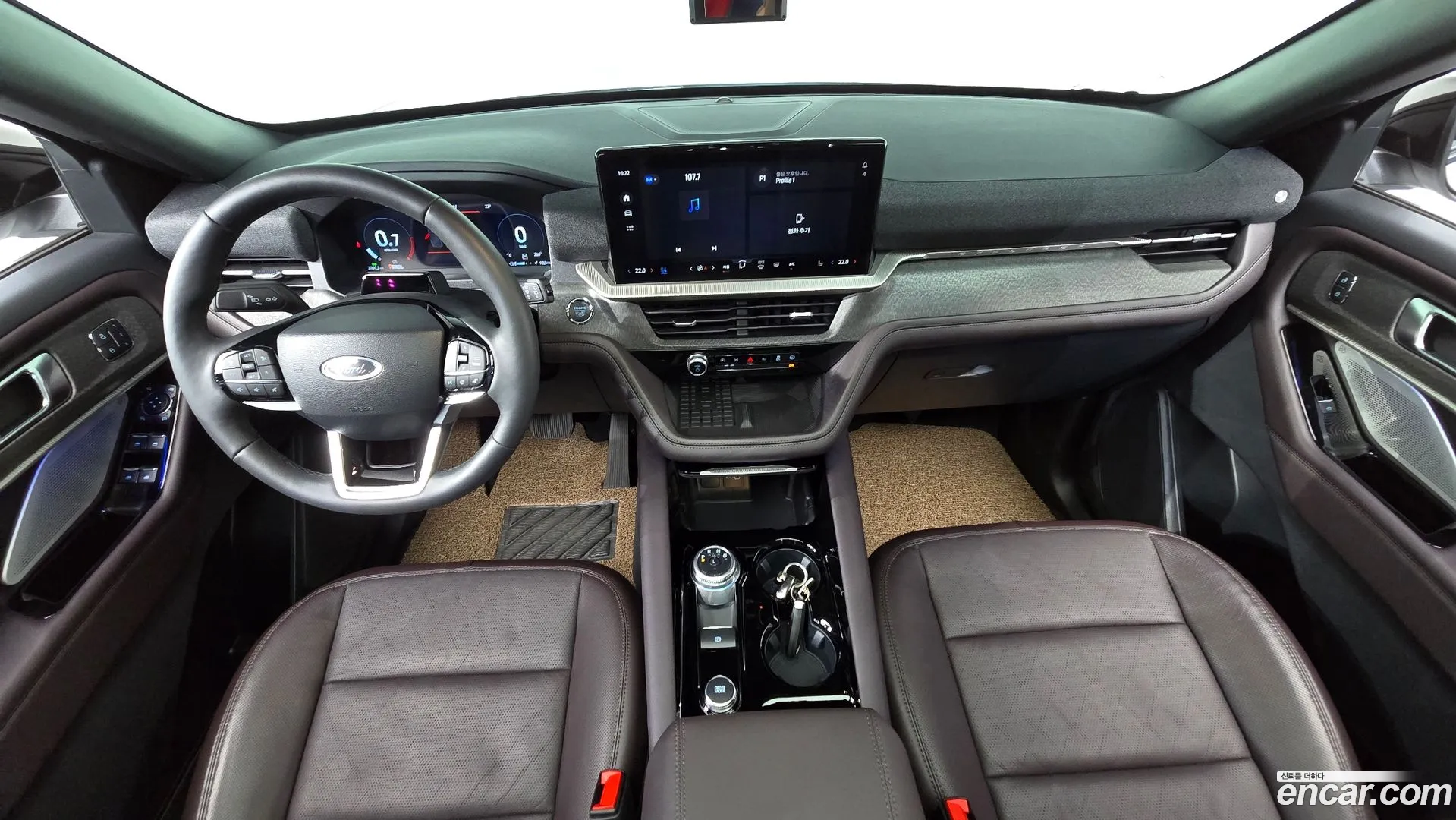 Ford Explorer 2025 — фото 1