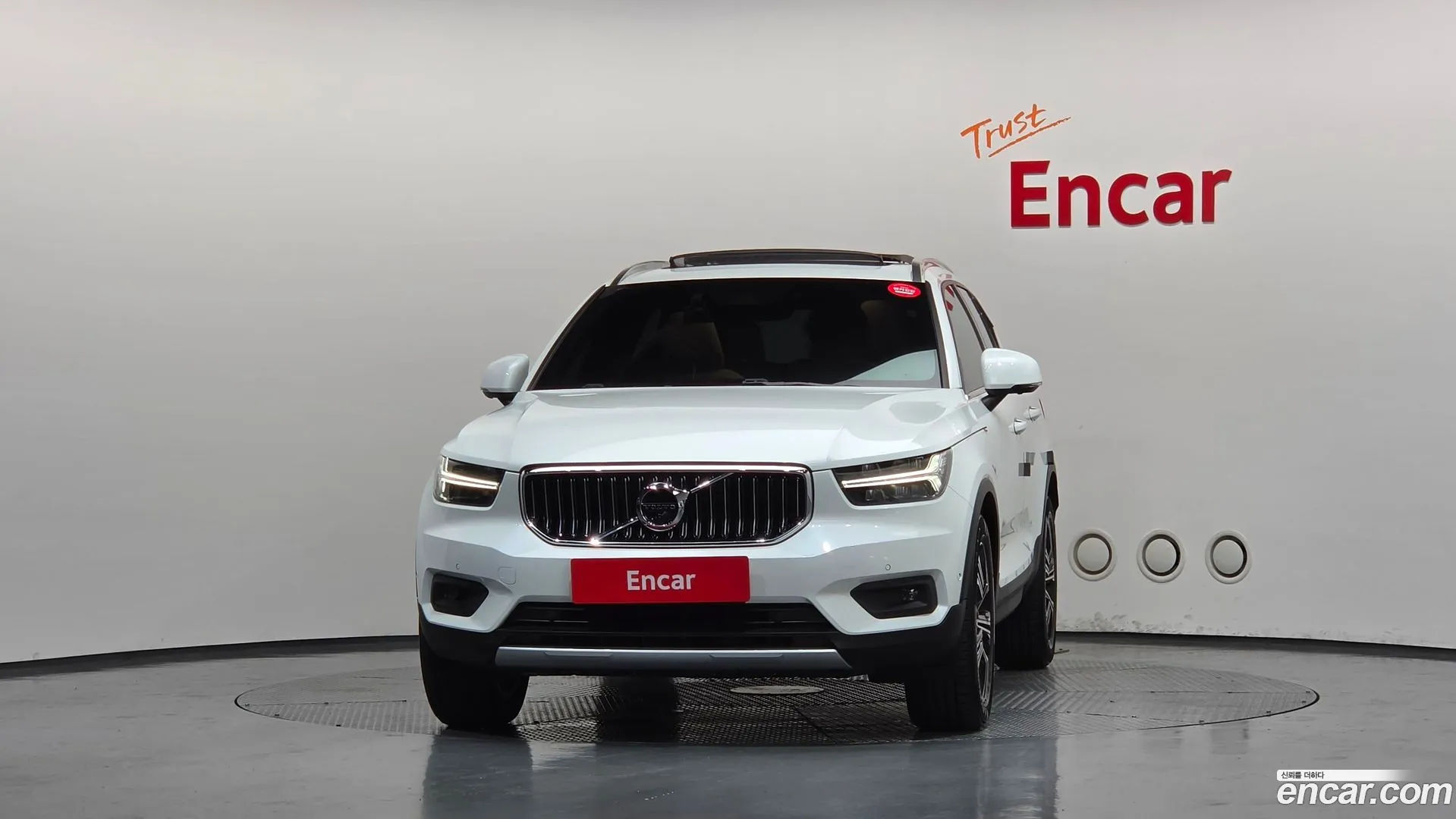 Volvo XC40 2022 — фото 1