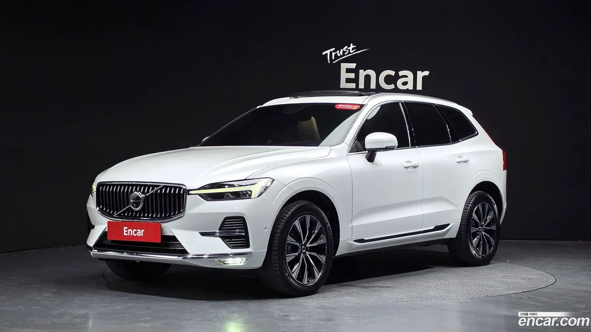 Volvo XC60 2023 — фото 1