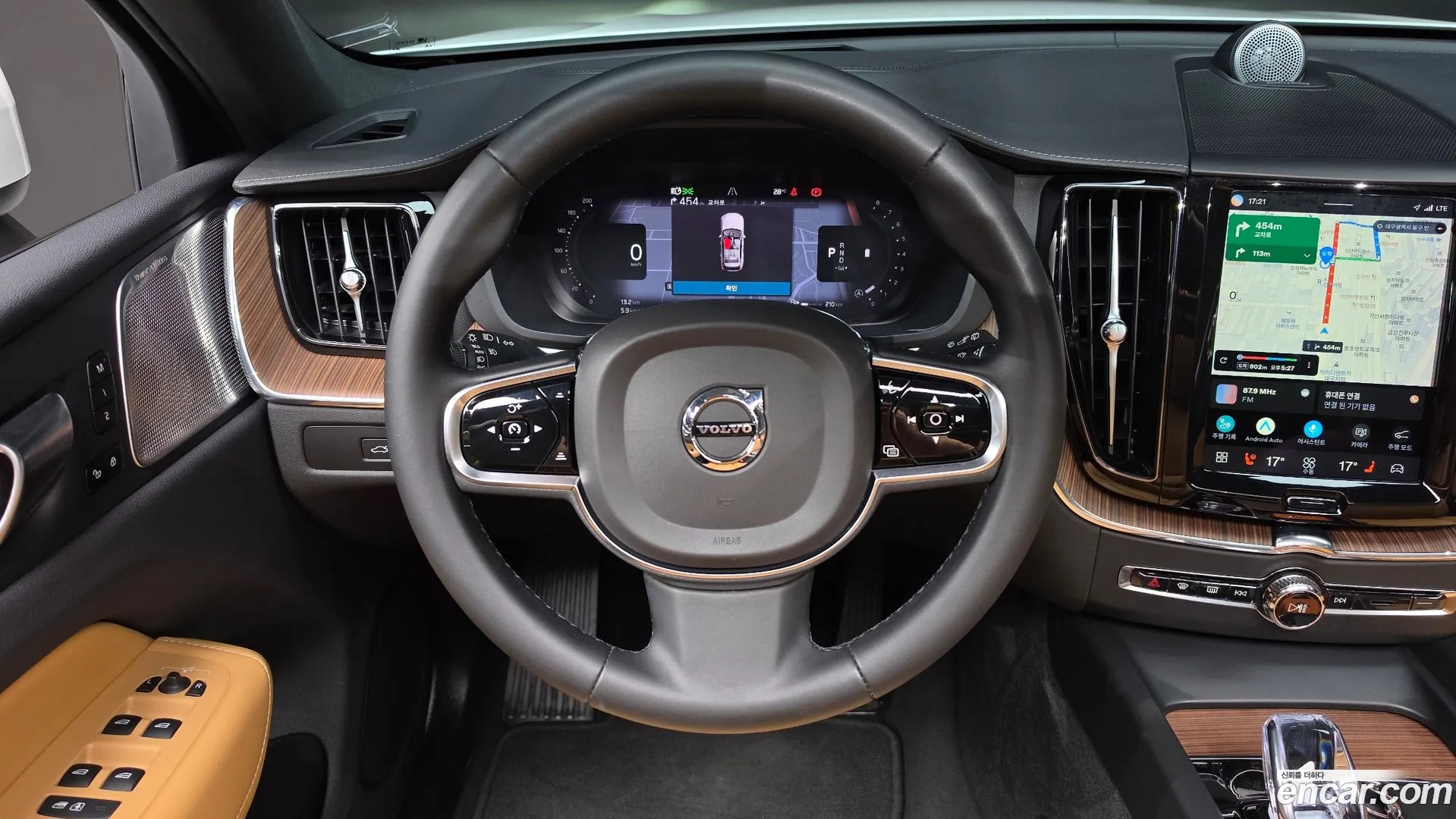 Volvo XC60 2023 — фото 3