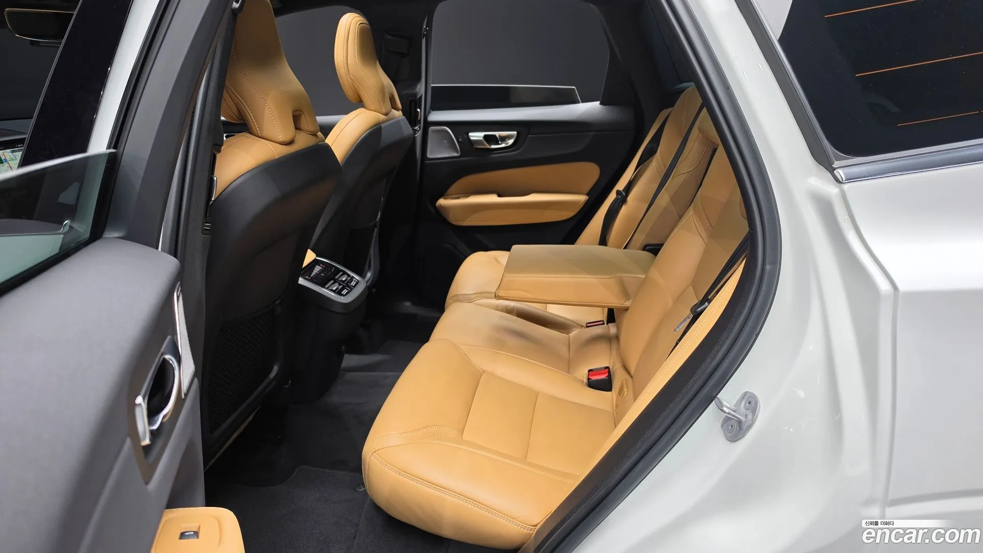 Volvo XC60 2023 — фото 4