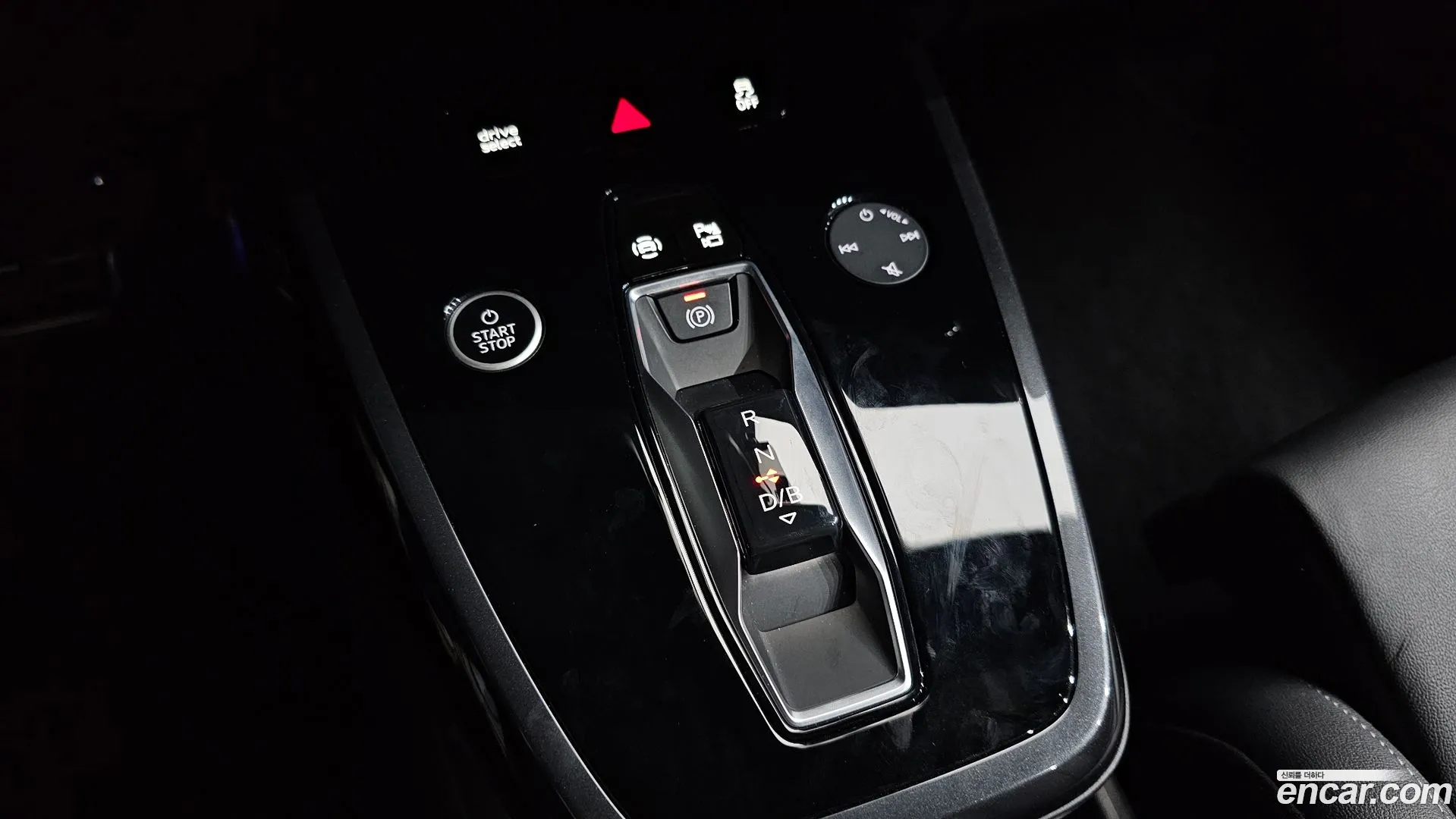 Audi Q4 e-tron 2022 — фото 1