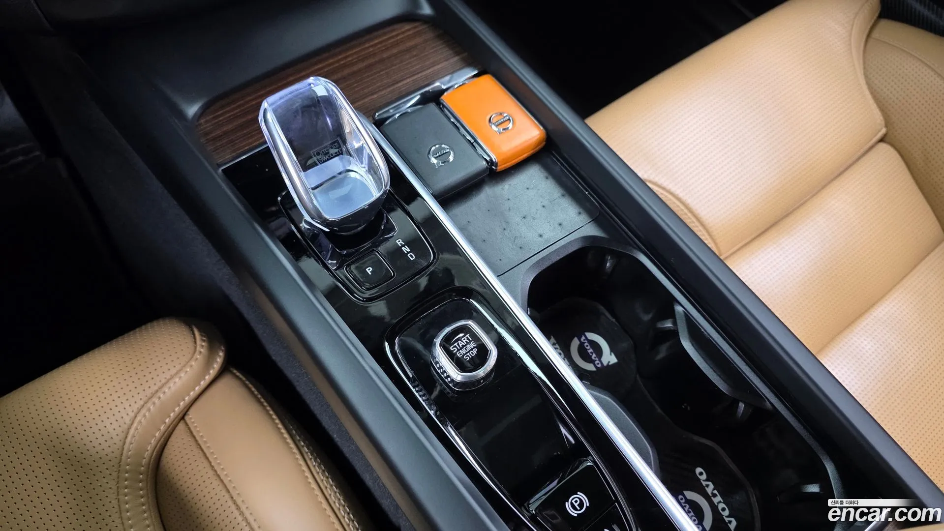 Volvo XC60 2022 — фото 1
