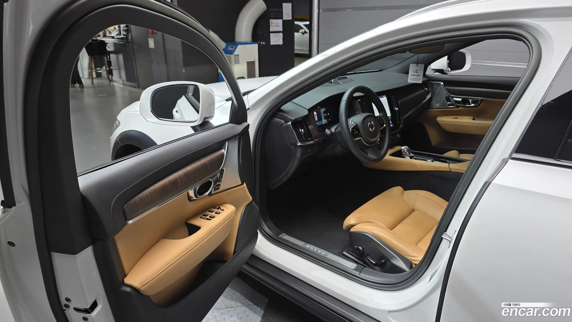 Volvo V90 Cross Country 2023 — фото 1