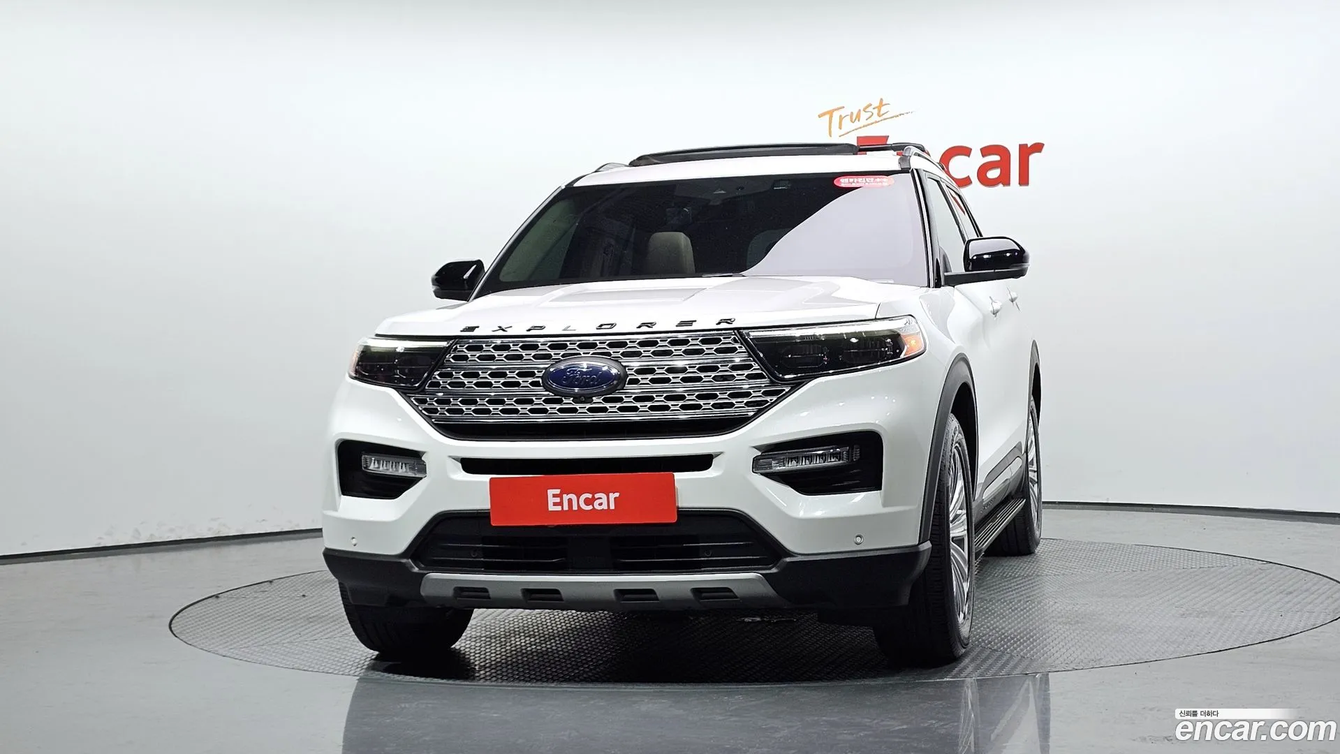 Ford Explorer 2020 — фото 1
