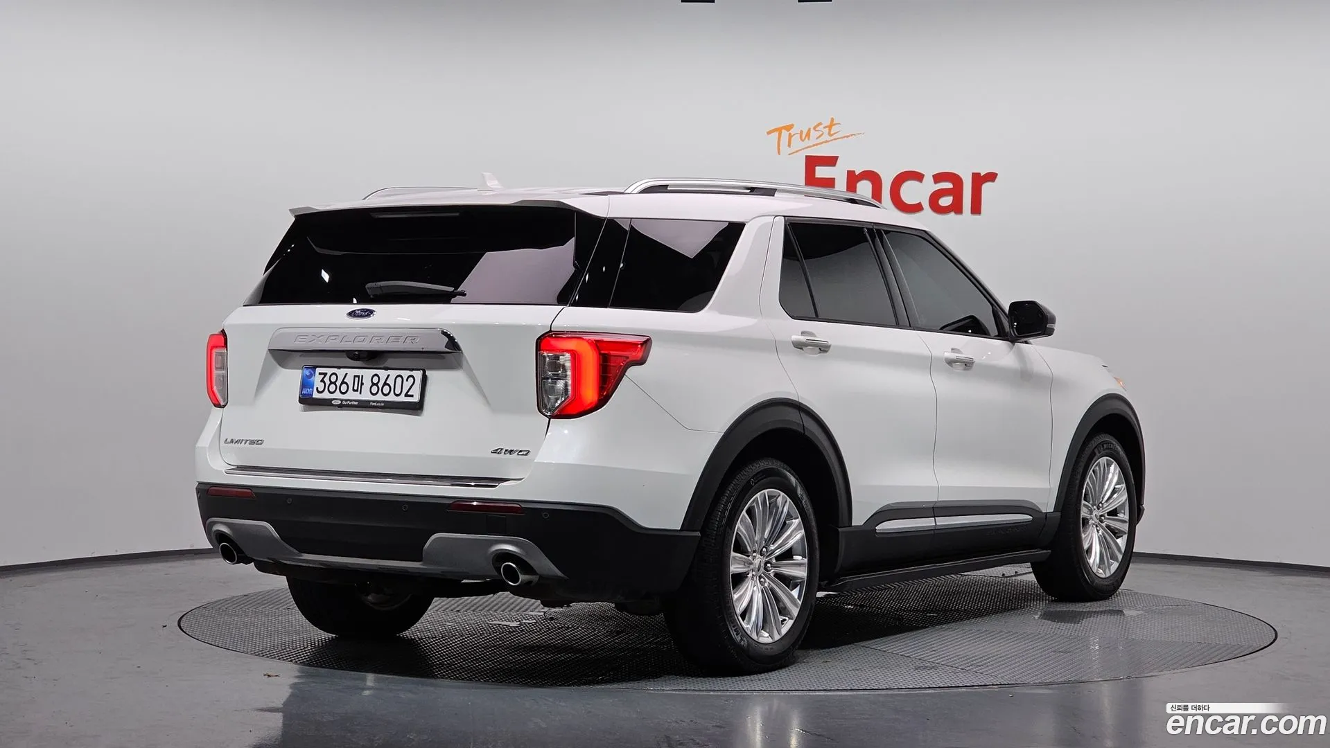 Ford Explorer 2021 — фото 1