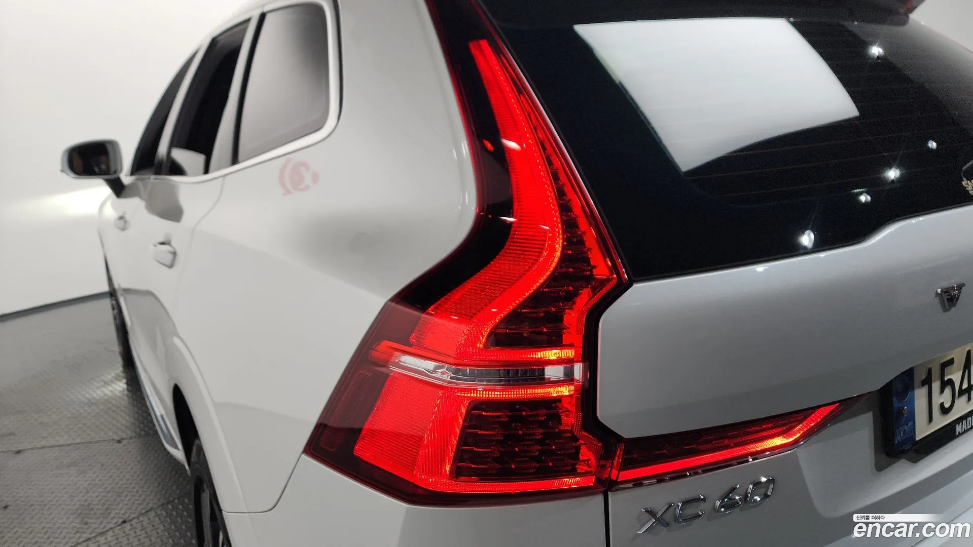 Volvo XC60 2021 — фото 1