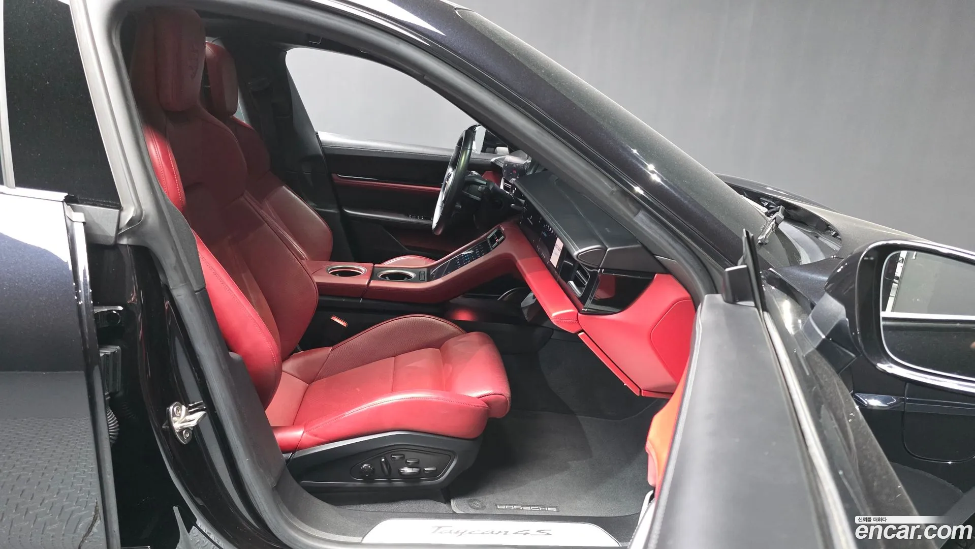 Porsche Taycan 2021 — фото 1