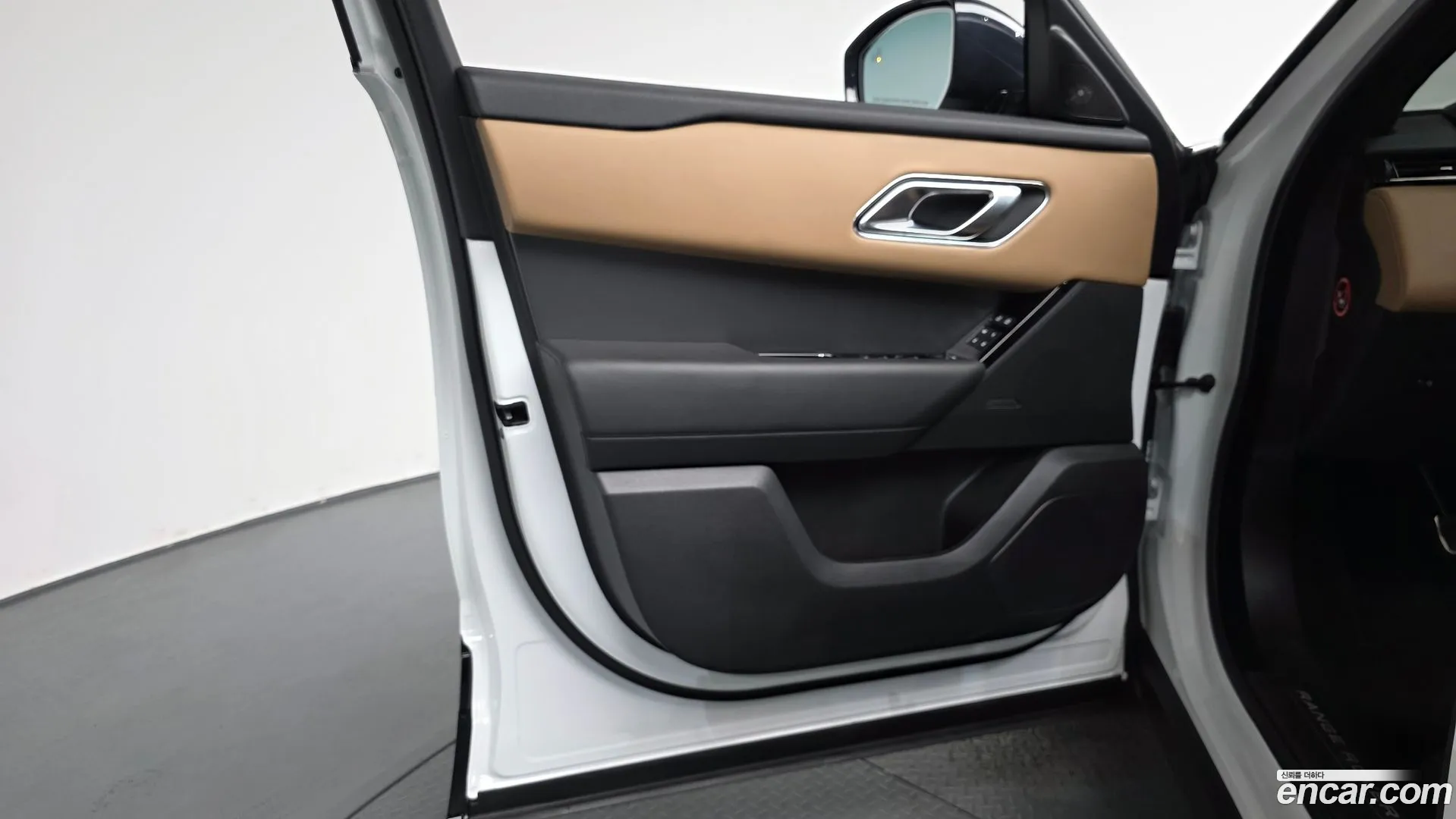 Land Rover Range Rover Velar 2025 — фото 2